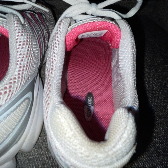 Women’s Adidas Attune Size 6.5 - Picture 6 of 15